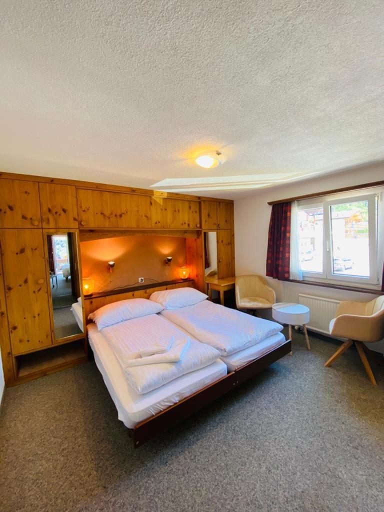 Hotel Old Jnn Klosters Bagian luar foto