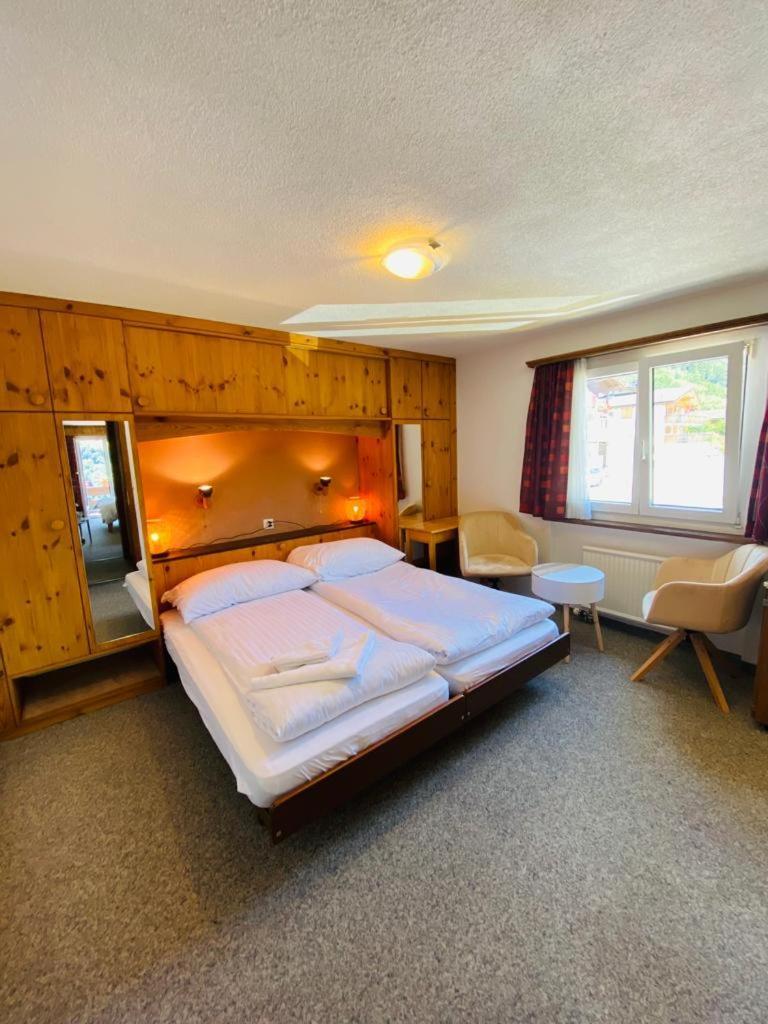 Hotel Old Jnn Klosters Bagian luar foto