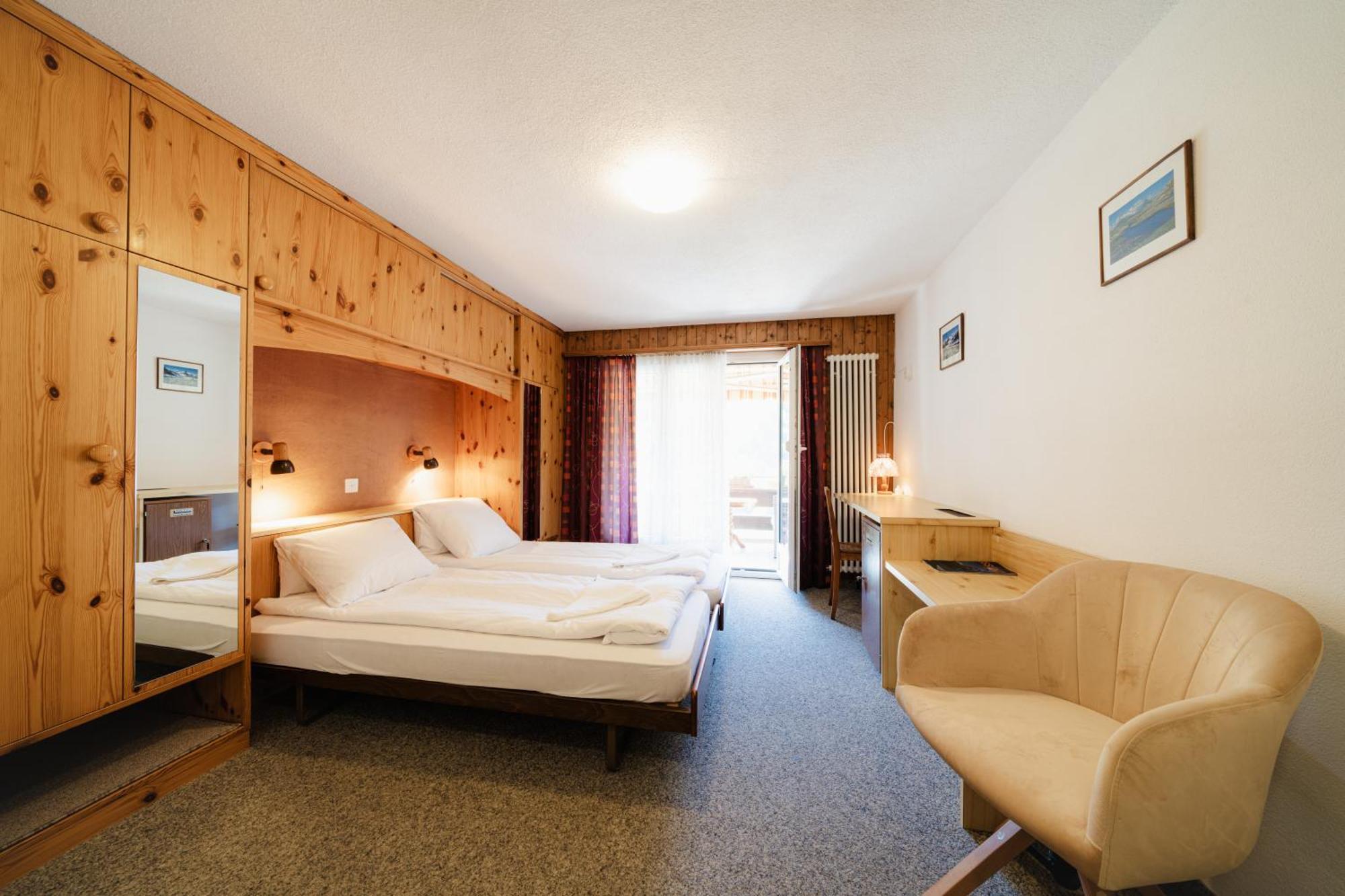 Hotel Old Jnn Klosters Bagian luar foto
