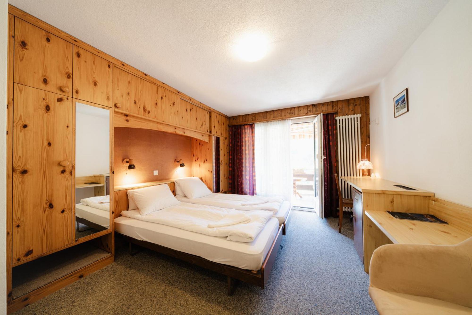 Hotel Old Jnn Klosters Bagian luar foto