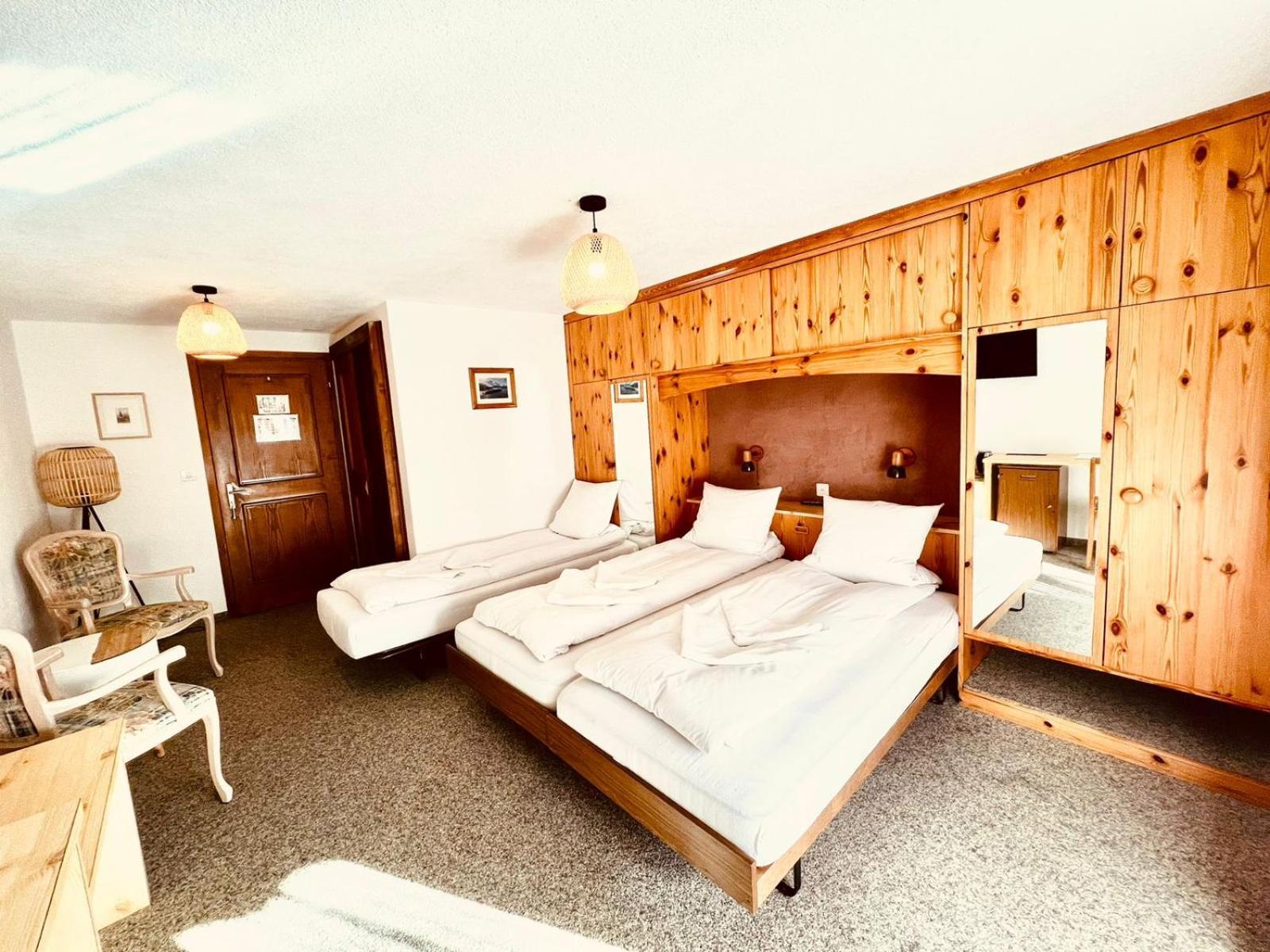 Hotel Old Jnn Klosters Bagian luar foto