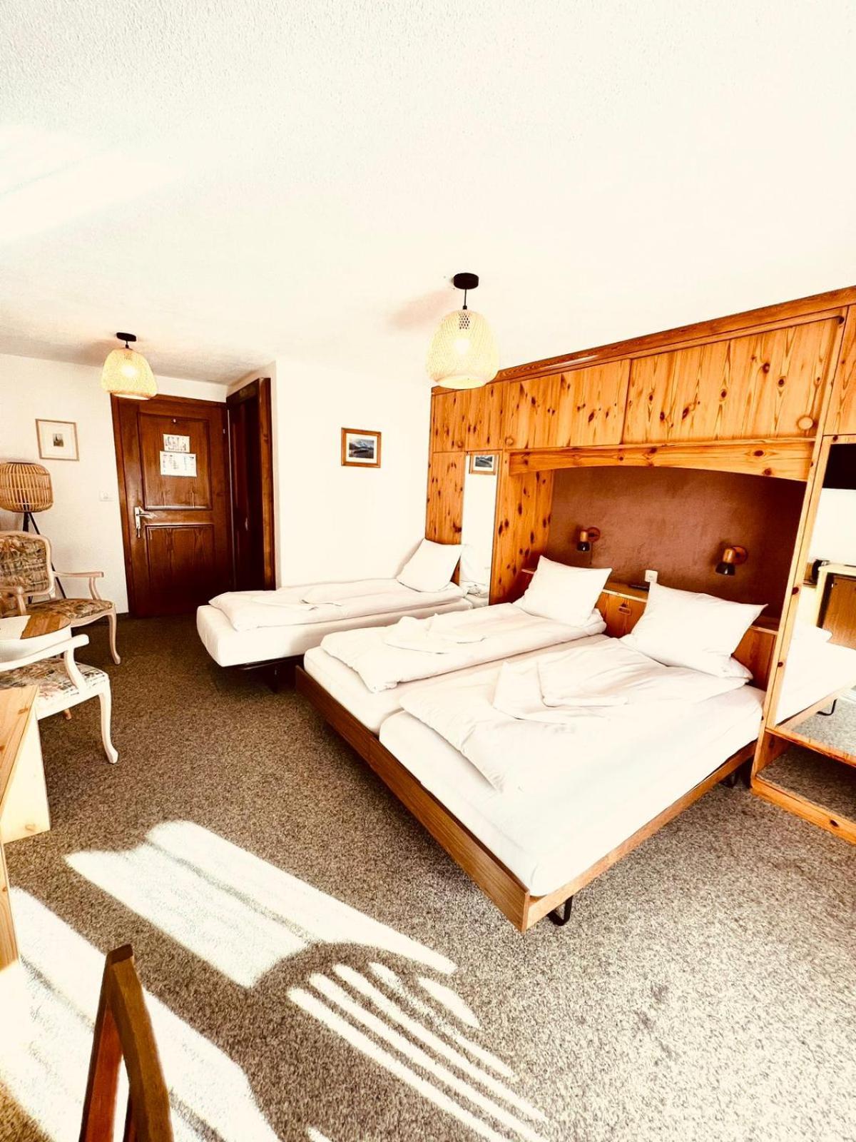 Hotel Old Jnn Klosters Bagian luar foto