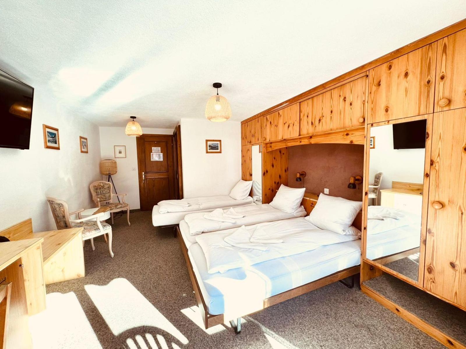Hotel Old Jnn Klosters Bagian luar foto